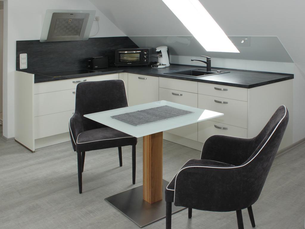 Apartments Im Chateau D'Esprit Hoehr-Grenzhausen Room photo